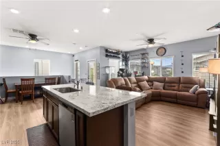 Photo #2: 2713556 Listing
