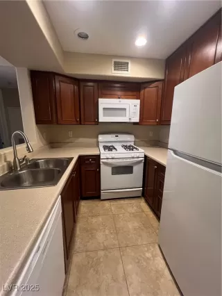 Photo #3: 2713573 Listing 