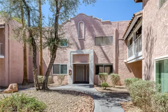 MLS: 2713582 Condo For Sale