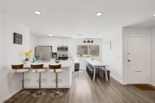 Photo #2: 2713582 Listing