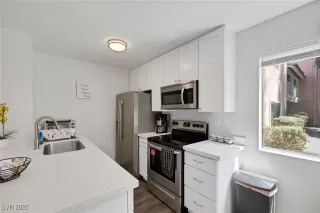 Photo #6: 2713582 Listing