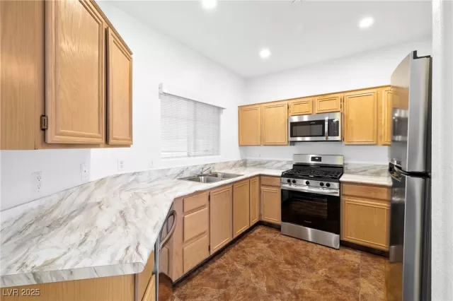 MLS: 2713596 Condo For Sale