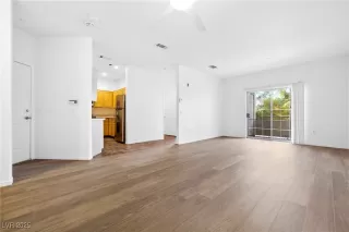 Photo #3: 2713596 Listing