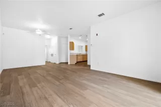 Photo #4: 2713596 Listing