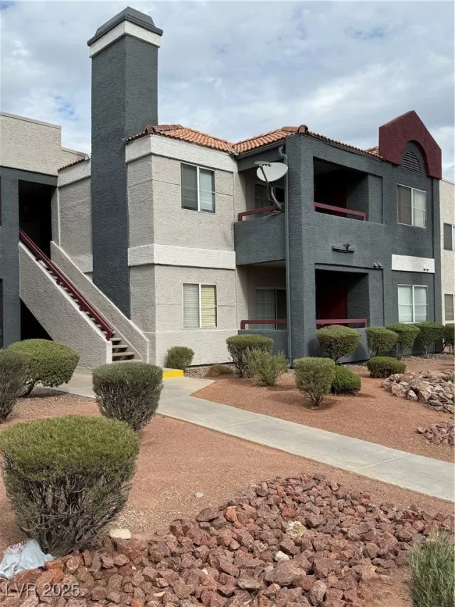 MLS: 2713608 Condo For Sale