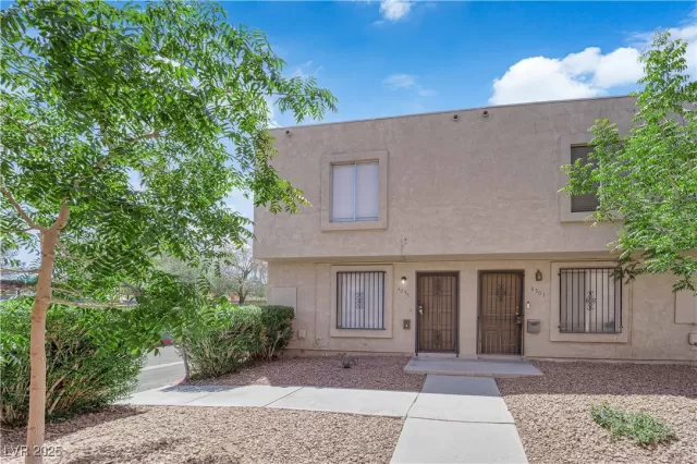 MLS: 2713629 Condo For Sale