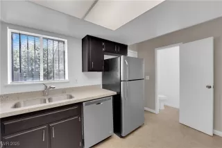 Photo #6: 2713629 Listing