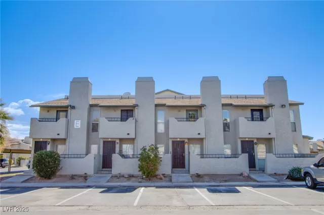 MLS: 2713632 Condo For Sale