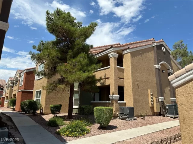 MLS: 2713640 Condo For Sale