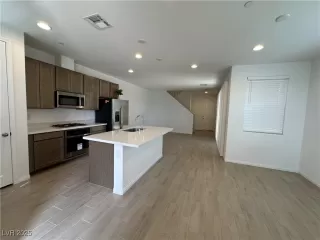 Photo #1: 2713669 Listing 