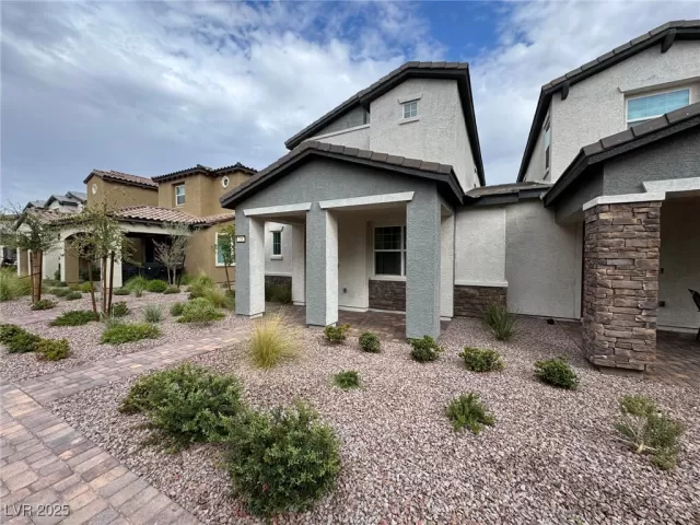MLS: 2713676 Condo For Sale