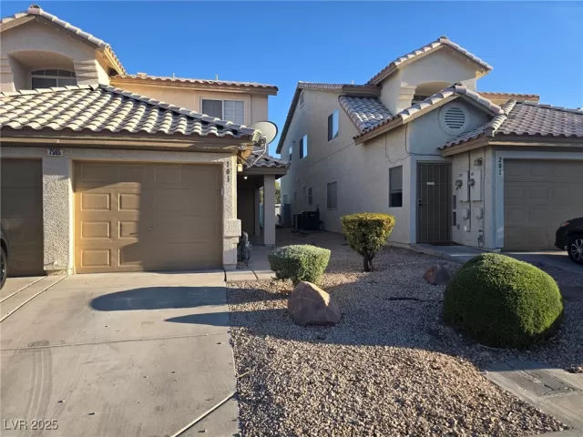 MLS: 2713757 Condo For Sale