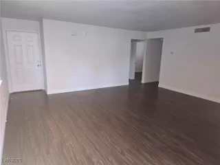 Photo #5: 2713757 Listing 