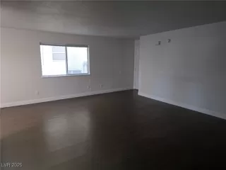 Photo #6: 2713757 Listing 