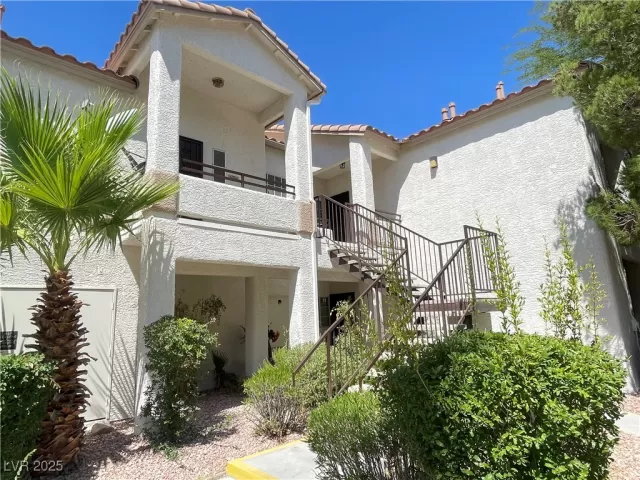 MLS: 2713775 Condo For Sale