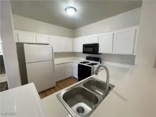 Photo #3: 2713775 Listing