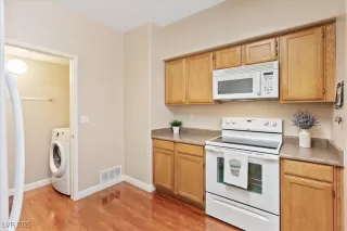 Photo #5: 2713796 Listing