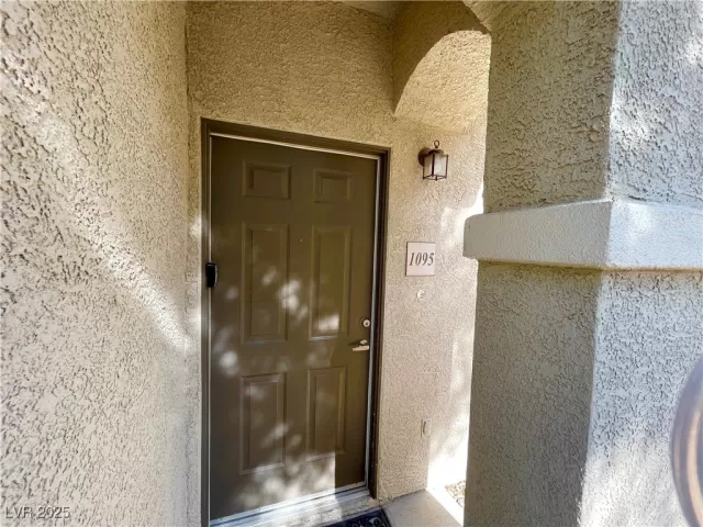 MLS: 2713808 Condo For Sale