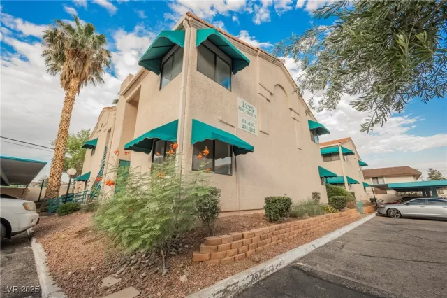 MLS: 2713811 Condo For Sale