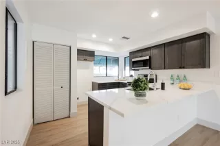 Photo #1: 2713811 Listing