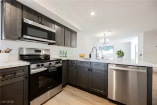 Photo #3: 2713811 Listing