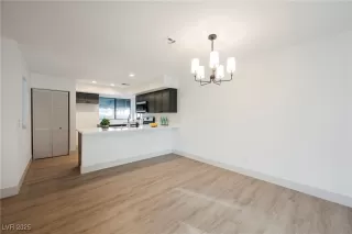 Photo #5: 2713811 Listing