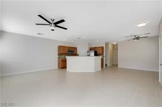 Photo #6: 2713818 Listing