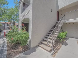 Photo #2: 2713838 Listing 