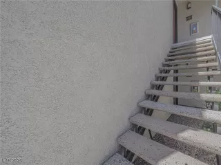 Photo #3: 2713838 Listing 