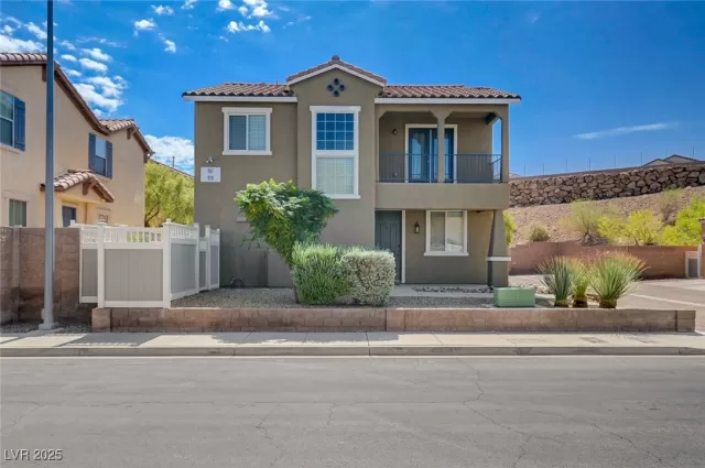 MLS: 2713840 Condo For Sale