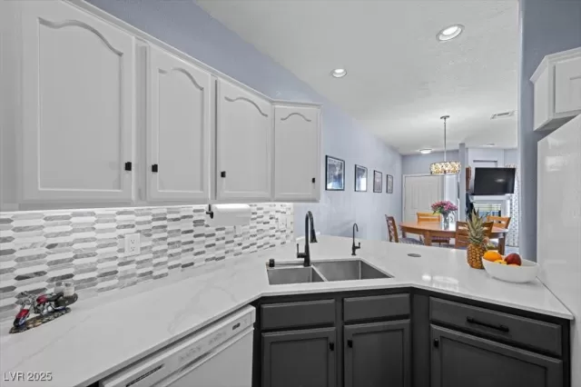 MLS: 2713846 Condo For Sale