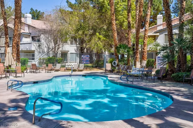 MLS: 2713853 Condo For Sale