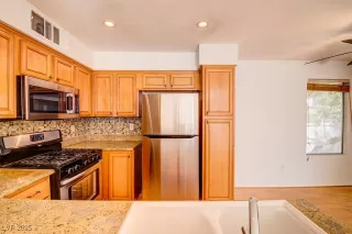 Photo #3: 2713853 Listing