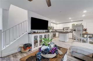 Photo #6: 2713877 Listing