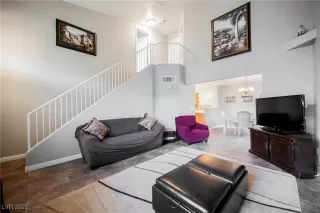 Photo #6: 2713887 Listing