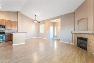 Photo #4: 2713897 Listing