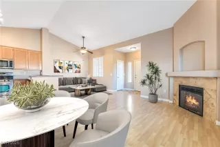 Photo #5: 2713897 Listing