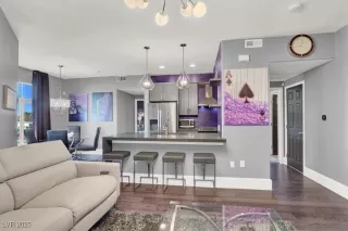 Photo #3: 2713898 Listing