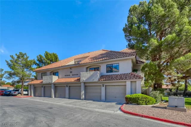 MLS: 2713910 Condo For Sale