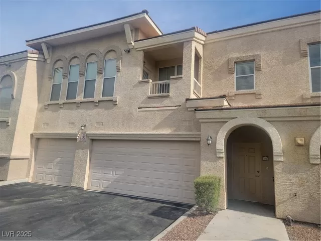 MLS: 2713916 Condo For Sale