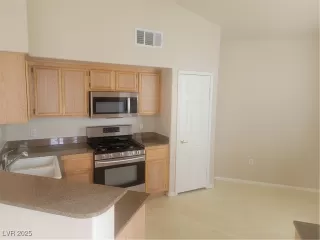 Photo #4: 2713916 Listing 