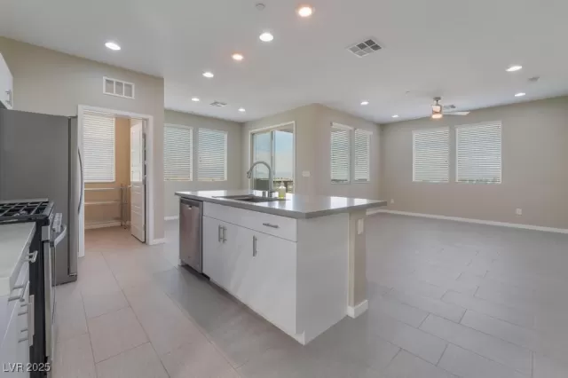 MLS: 2713917 Condo For Sale