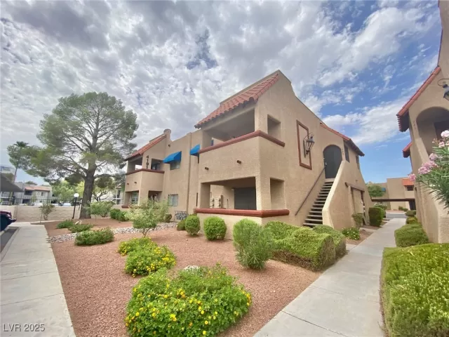 MLS: 2713919 Condo For Sale