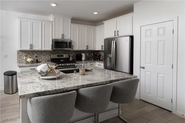 MLS: 2713929 Condo For Sale