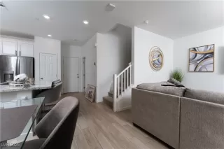 Photo #5: 2713929 Listing 