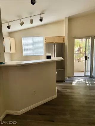 Photo #4: 2713958 Listing 