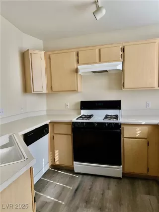 Photo #6: 2713958 Listing 