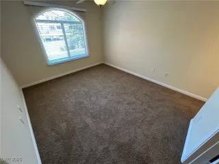 Photo #6: 2713959 Listing