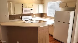 Photo #1: 2713973 Listing 