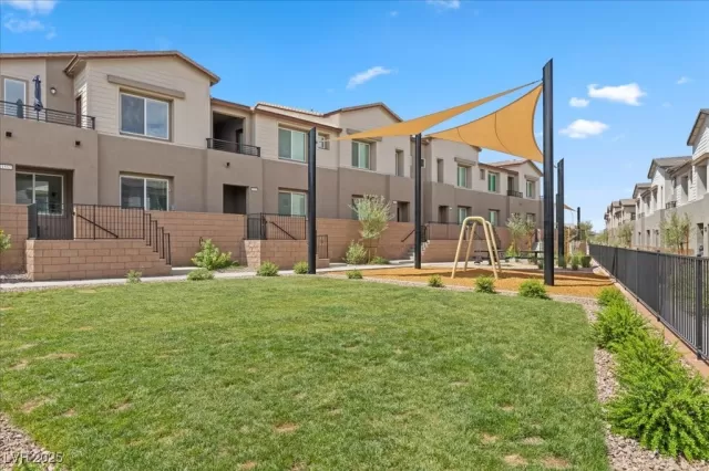 MLS: 2713983 Condo For Sale